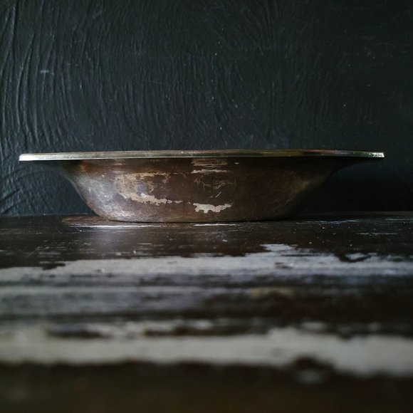 Antique SHM Simpson Hall Miller & Co Hammered Silverplate Dish, Monogrammed - Picture 6 of 8